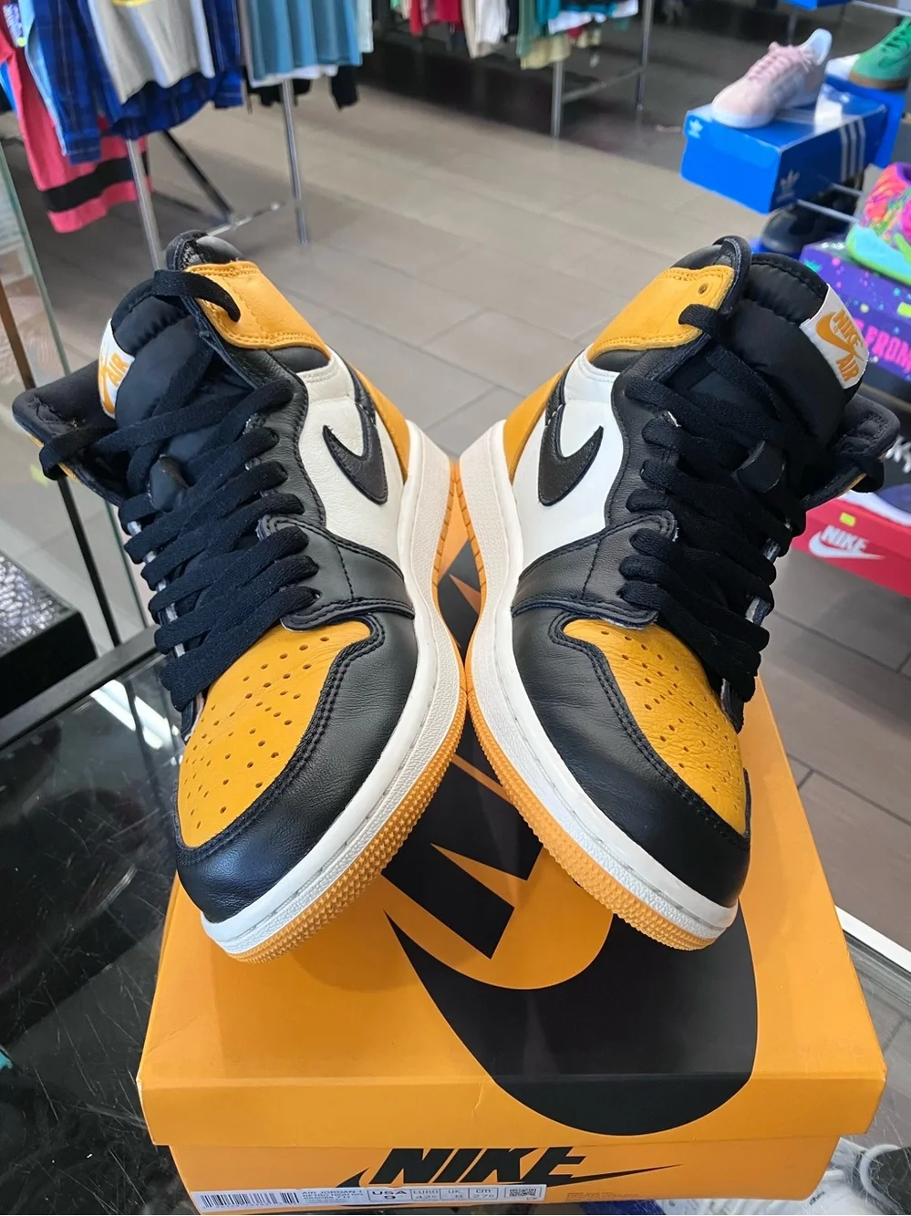Air Jordan 1 Retro High Taxi Size 9